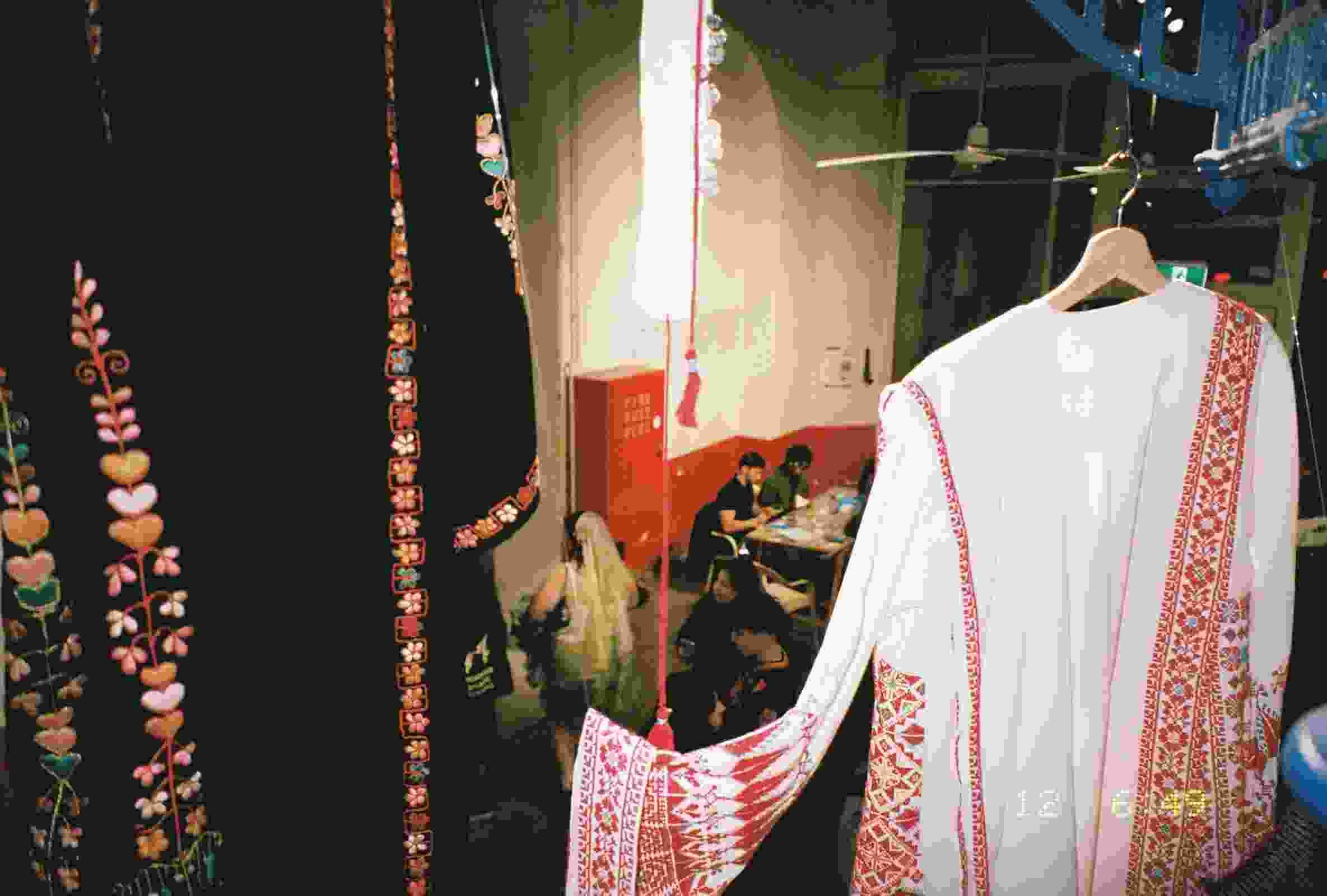 Thobe Display Designer as host: Fostering familiarity, generosity and reciprocity in ...