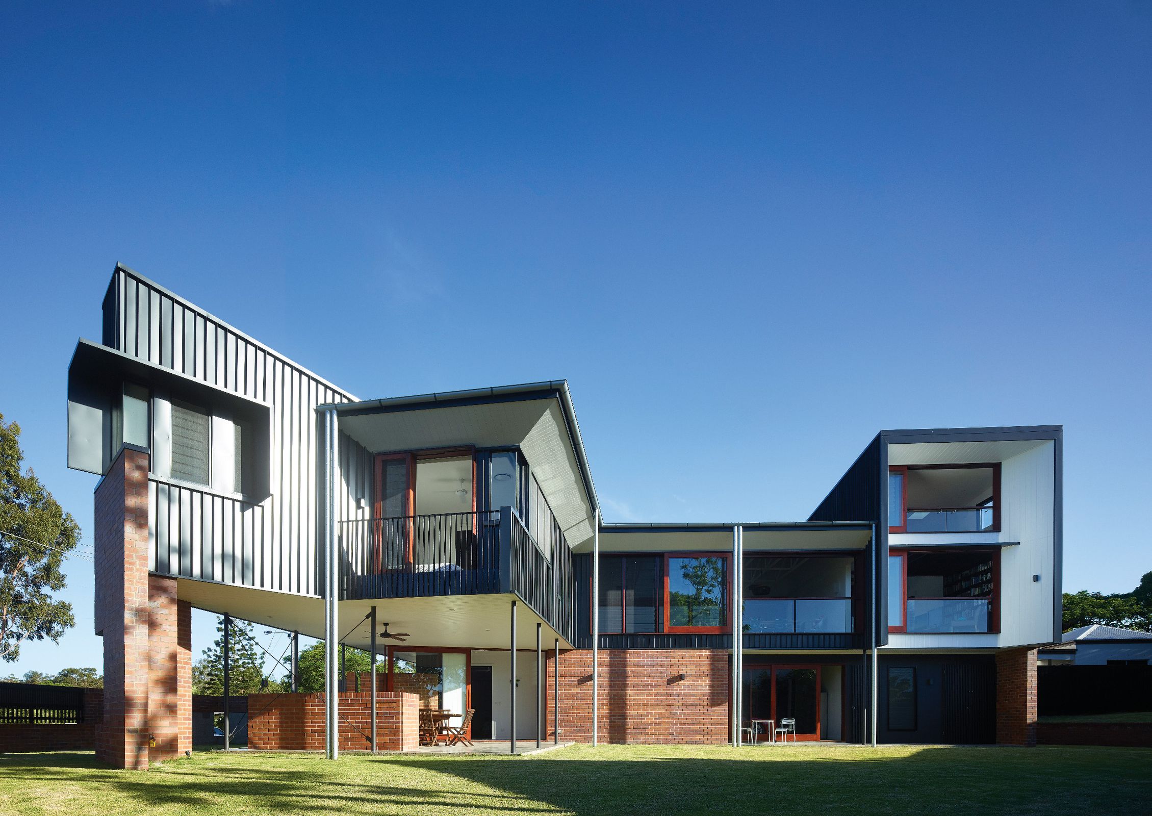 L Type Bulding Sunny outlook: Buena vista | ArchitectureAu