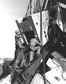 Sydney Opera House, installation of the ridge segment. Image: Max Dupain, 1965.