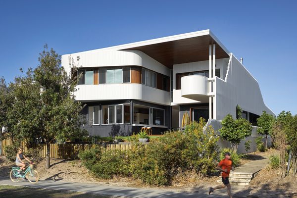 The Whale House (2016), Kingscliff, northern New South Wales, by Paul Uhlmann Architects.