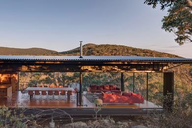 In the dining and sitting spaces, solid walls give way to operable glazed panels that allow the pavilion to be transformed into a platform.