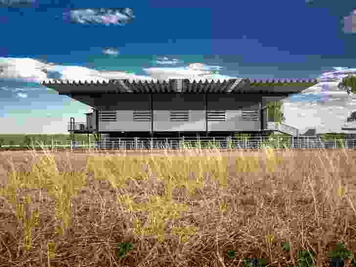 Deepwater Woolshed, Wagga Wagga, NSW, by Peter Stutchbury Architecture (2001–05).