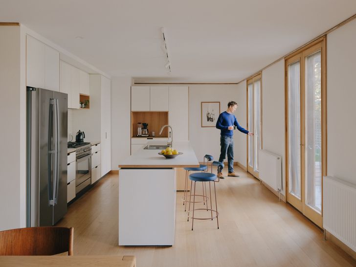 Six decades after it was first designed by Neil Clerehan and Guilford Bell, the home has been sensitively modified to unite two separate dwellings into one consolidated plan.