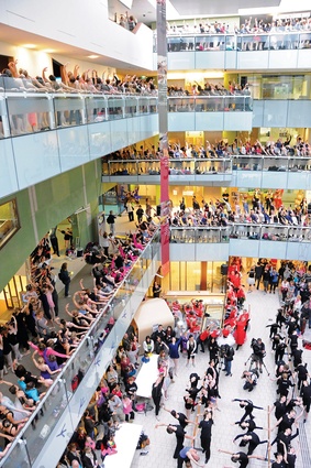 The world-record attempt at the largest ballet class held witnessed 1,359 participants partake in a thirty-minute barre class over five levels.
