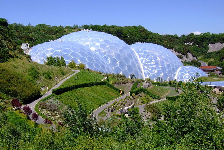 The iconic bio-domes of the Eden Project, Cornwall, England by Jon, licensed under CC BY 2.0
