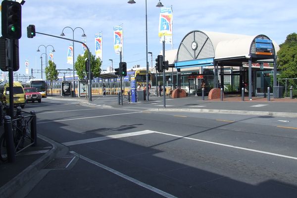 A photo of the entrance to Frankston railway station, Melbourne by Ozzmosis, licensed under  CC BY-SA 2.5