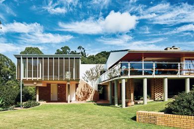 Reinstating the original wraparound verandah re-exposed the living room as an operable corner.