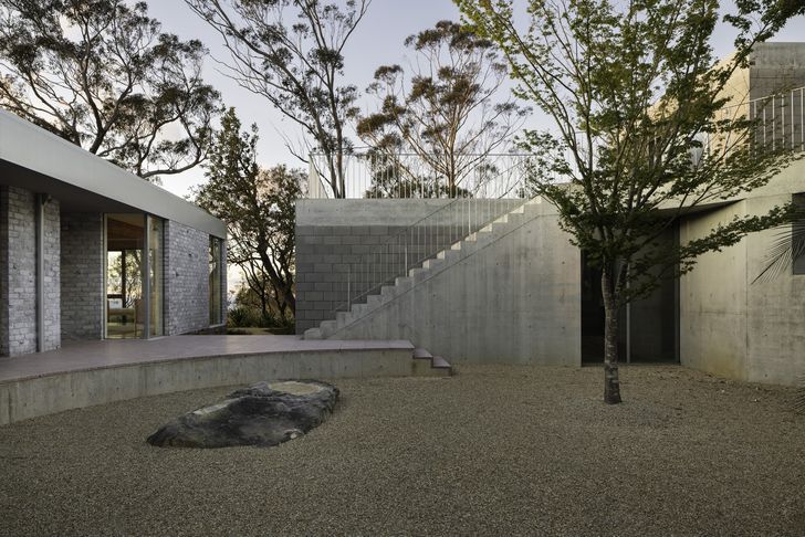 Blue Mountains House by Anthony Gill Architects.