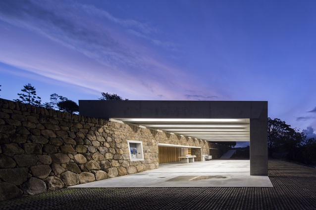 Lune de Sang Sheds (NSW) by CHROFI.