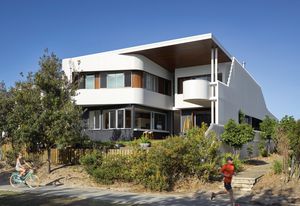The Whale House (2016), Kingscliff, northern New South Wales, by Paul Uhlmann Architects.