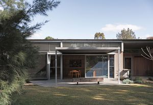 Integrated external shading at Forest Road House