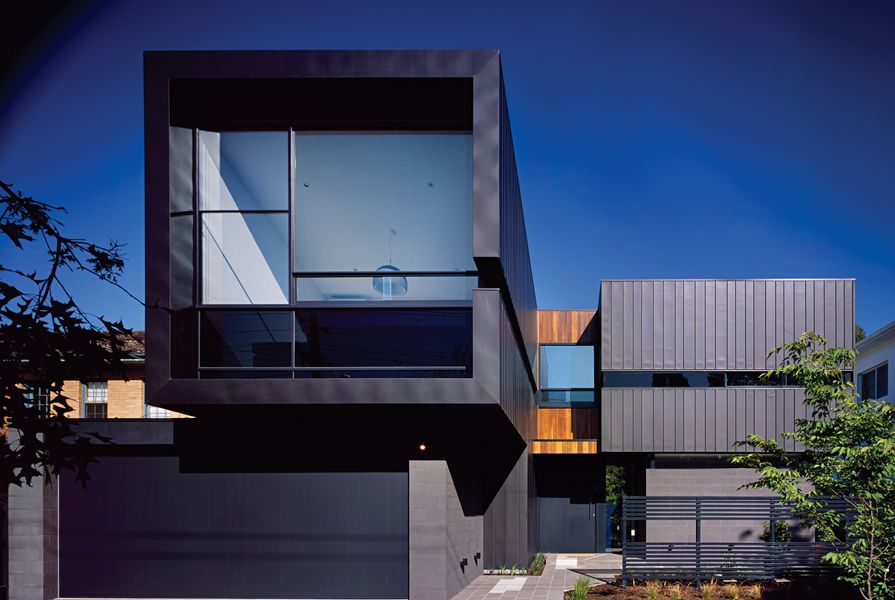An exploration of good proportion and selected view framing are seen at the practice’s first project, Caulfield House.

