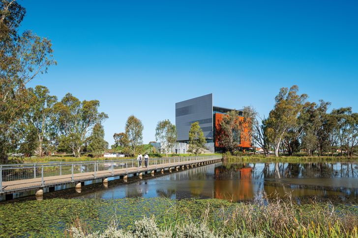 The building, which includes Passive House principles, is the first museum/art gallery in Australia to achieve the highest Green Star rating possible.