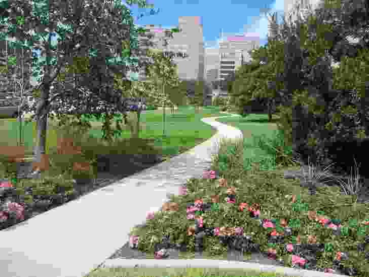 Sheahan’s study found that across a 130-hectare site at the main campus of the Texas Medical Center in Houston, USA, the footpaths and public areas were relatively underused.