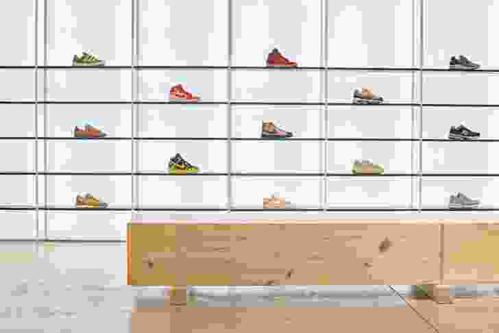 The sneaker wall is conceived as a reverent shrine. The immense wall spans eight metres and glows softly, showcasing the sneakers with a serene elegance.