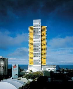 The west elevation
of Air, a 37-storey
residential tower, above
the existing Oasis
shopping centre at
Broadbeach on the Gold
Coast.