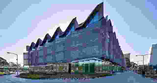 Monash University Learning and Teaching Building by John Wardle Architects.