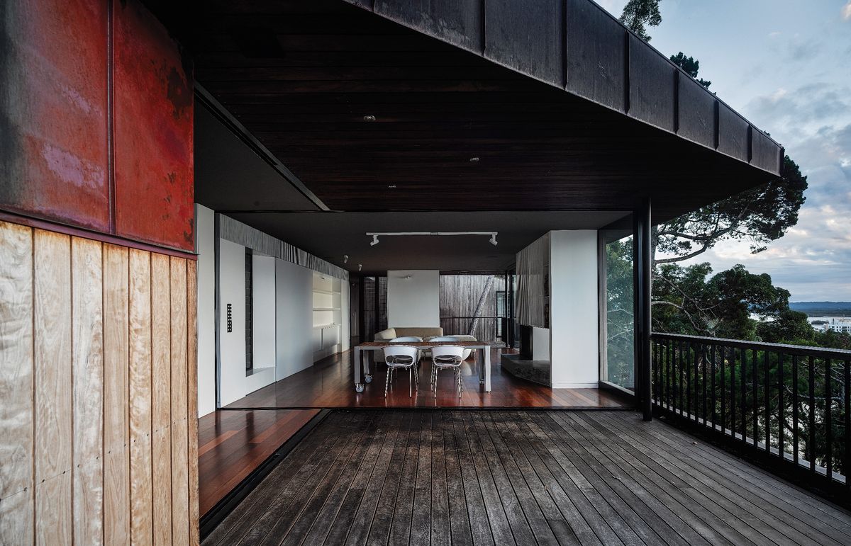 Light and shade House in Noosa ArchitectureAu