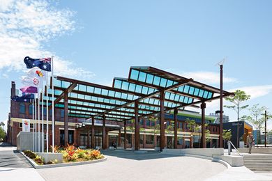 The porte-cochère at the convention centre entrance provides shade and shelter for visitors and staff arriving and leaving the plaza.