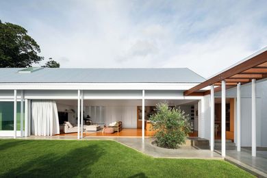 The house is arranged in a U-shape, transplanting the backyard into the centre of the site.