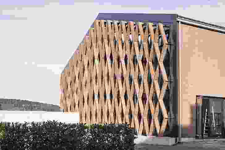Freestanding brick screen for new facade of Keller brickworks in Pfungen done with  Gramazio & Kohler’s robotic construction techniques. 