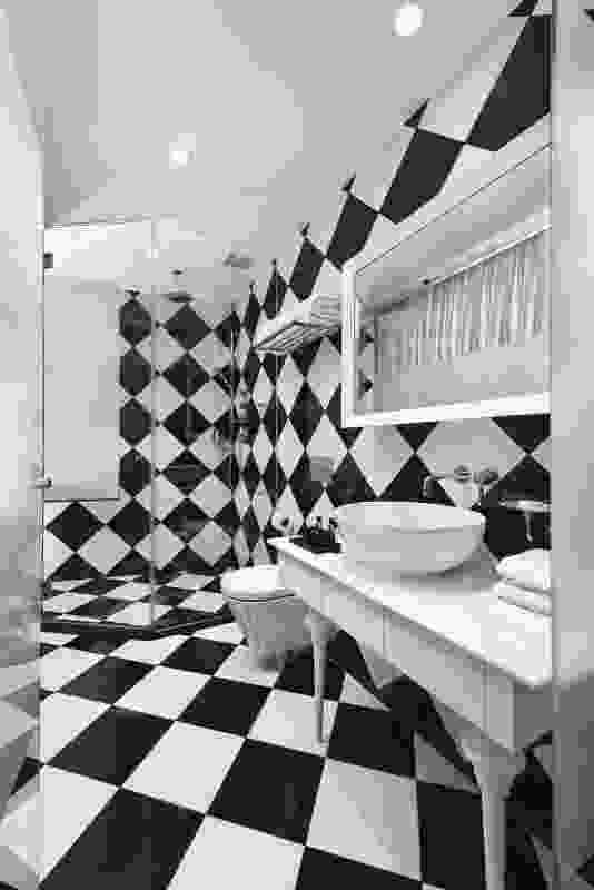Black and white tiles were used in the lobby, bathrooms and sky bar.