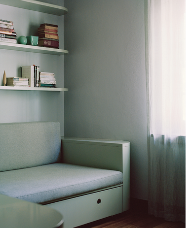 A custom piece in the spare room transitions from a desk to a day bed, which can fold out to form a guest bed.