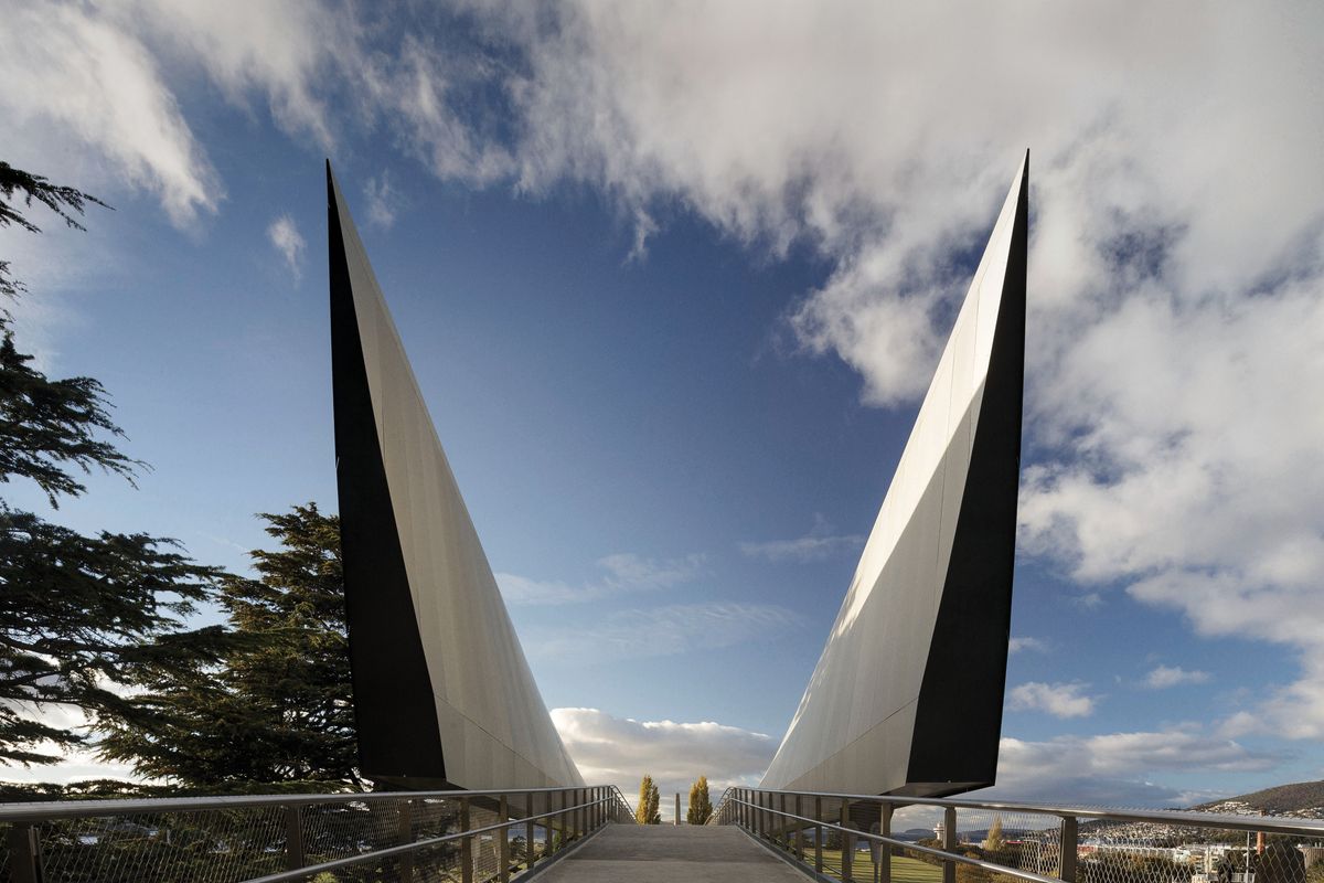 Differing perspectives: Bridge of Remembrance | ArchitectureAU