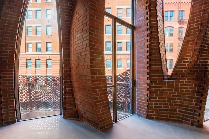 A double skin of bricks forms the facade’s corbelled walls; like the branches of a tree, they help to distribute the structural load.