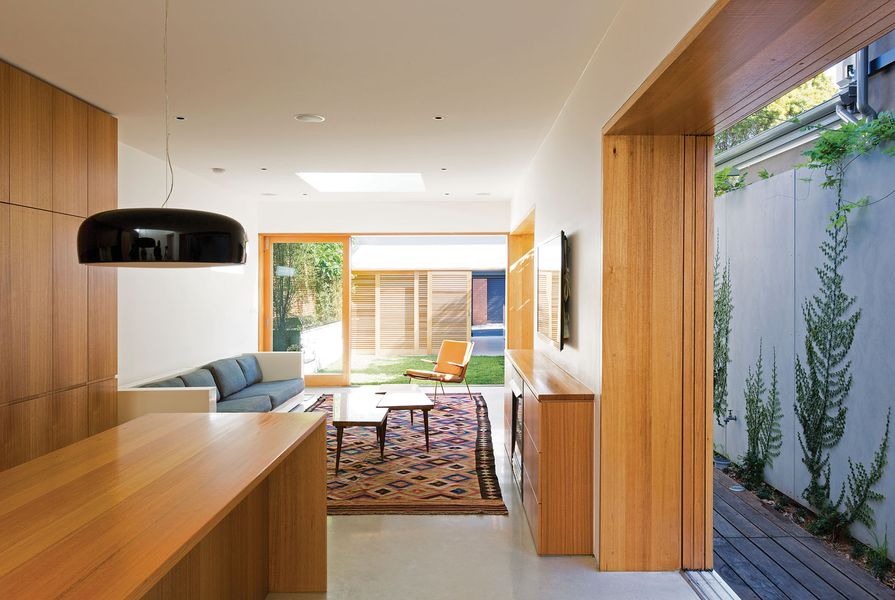 The living areas feature glazed bands of 
timber-framed sliding doors.