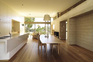 A spine wall of concrete blockwork complements the polished floorboards.