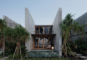 The hotel’s two-storey accommodation villas are positioned radially across the site, with chasms between them framing views of the mountains in one direction and the sea in the other.