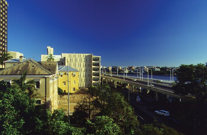 Neville Bonner Building by Davenport Campbell and Partners (Australia) in association with Donovan Hill and Powell, Dods and Thorpe, 1999 (demolished 2017).