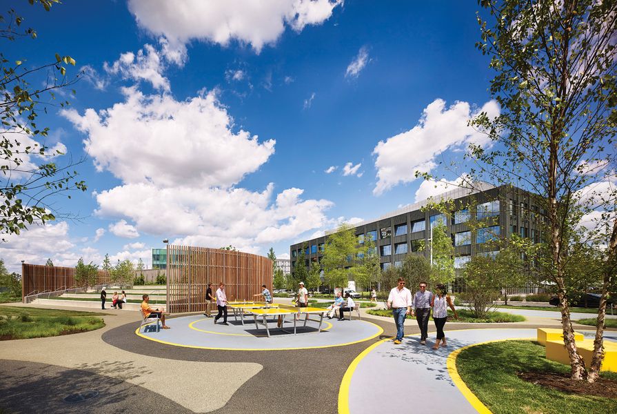 The Navy Yards Central Green by James Corner Field Operations is a five-acre park in the heart of a new corporate centre in Philadelphia, Pennsylvania. 