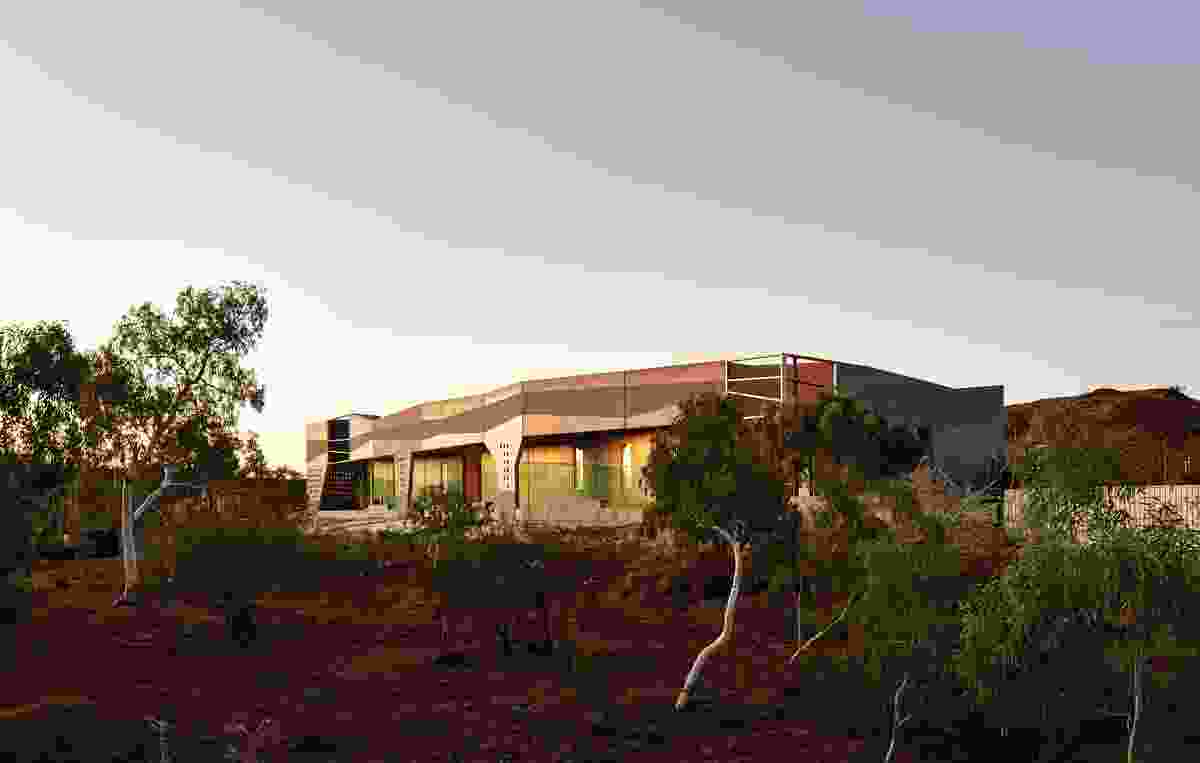 The design for Karratha Central Healthcare draws heavily from the architects’ interpretation of the Karratha landscape in the Pilbara region of Western Australia.