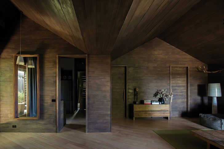 Hardwood House in Victoria’s Daylesford features a consistent dark materiality, both inside and out.