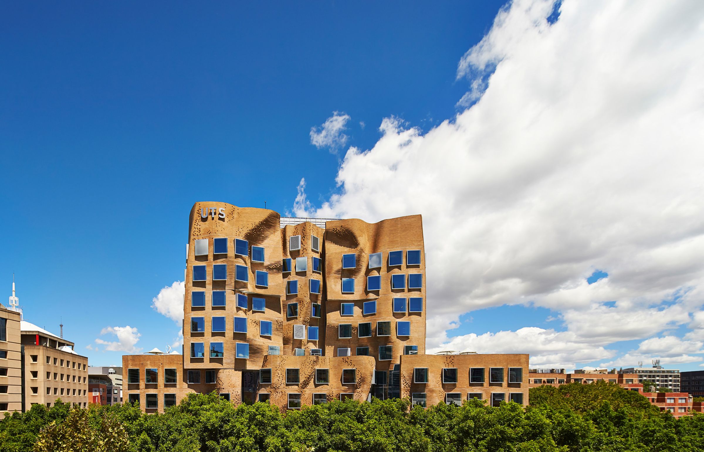 Thick skin: Dr Chau Chak Wing building | ArchitectureAu