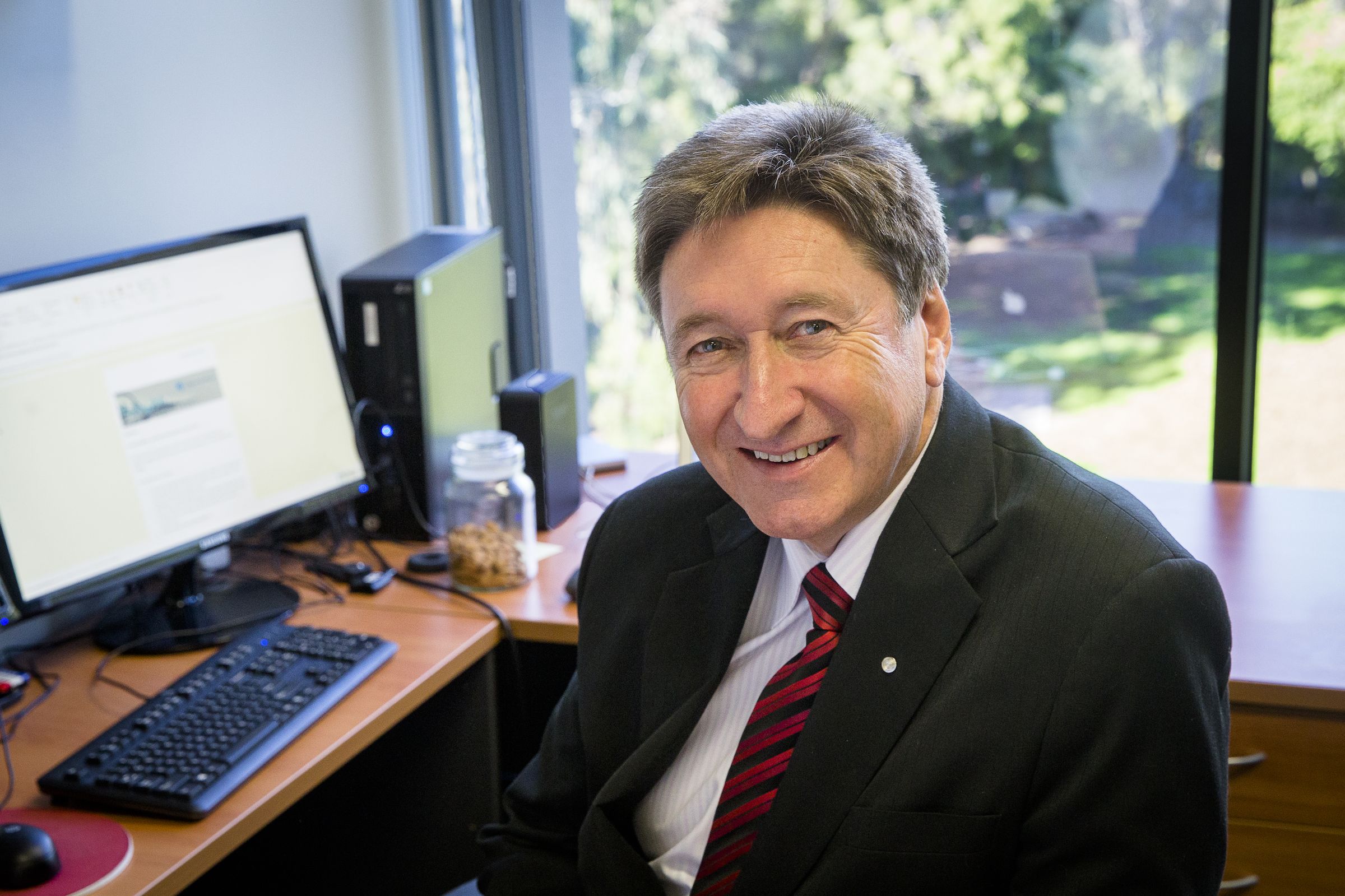 Institute launches new Victorian graduate research scholarship ...